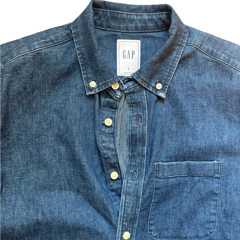 Gap Men’s Button down Denim Classic Shirt Size S - Picture 3 of 11